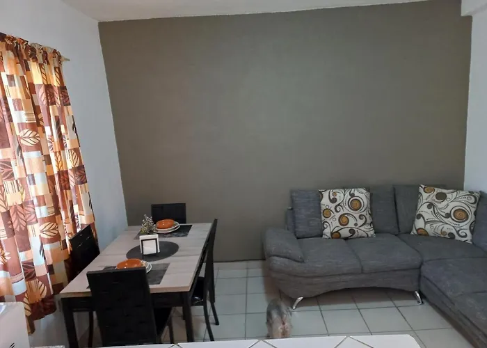 Apartamento. 5 Minutos Del Aeropuerto. *
